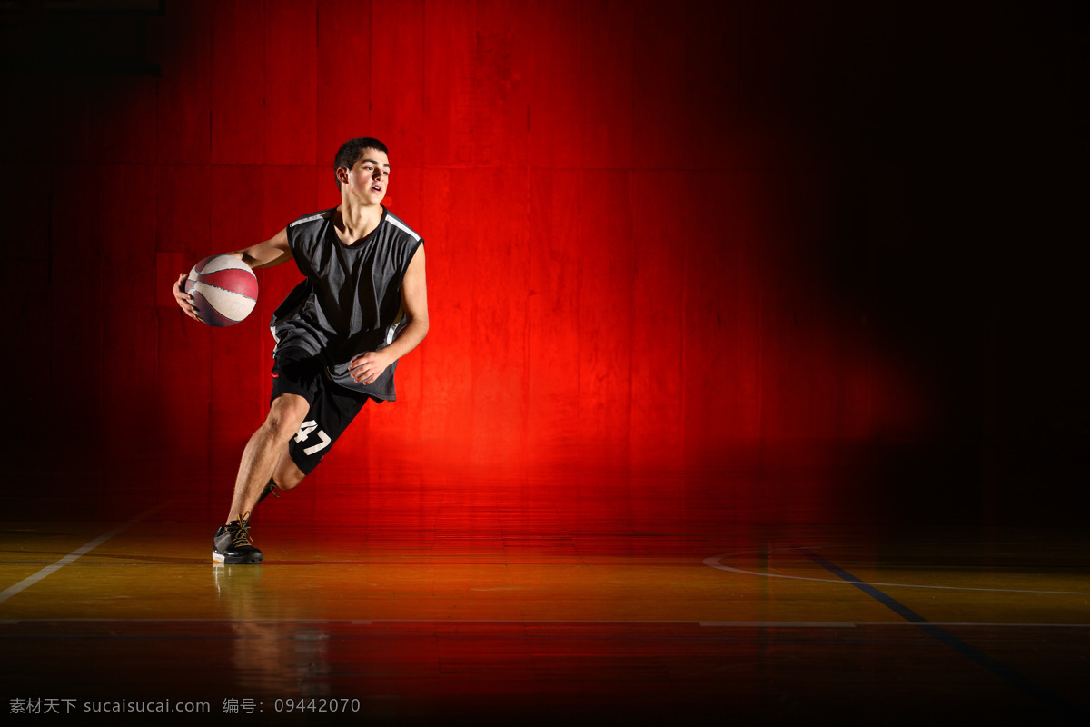 篮球 男生 运球 打篮球的男生 篮球运动员 体育运动员 体育运动 体育运动项目 生活百科