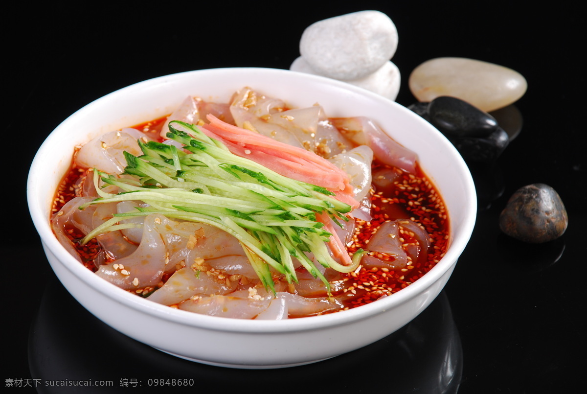 特色拉皮 东北拉皮 黄瓜丝拉皮 辣油拉皮 传统美食 餐饮美食