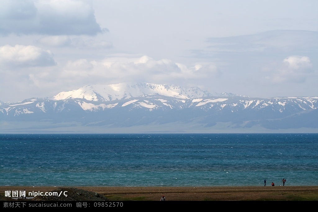 塞里木湖 新疆 雪山 天空 风光 自然景观 山水风景 摄影图库