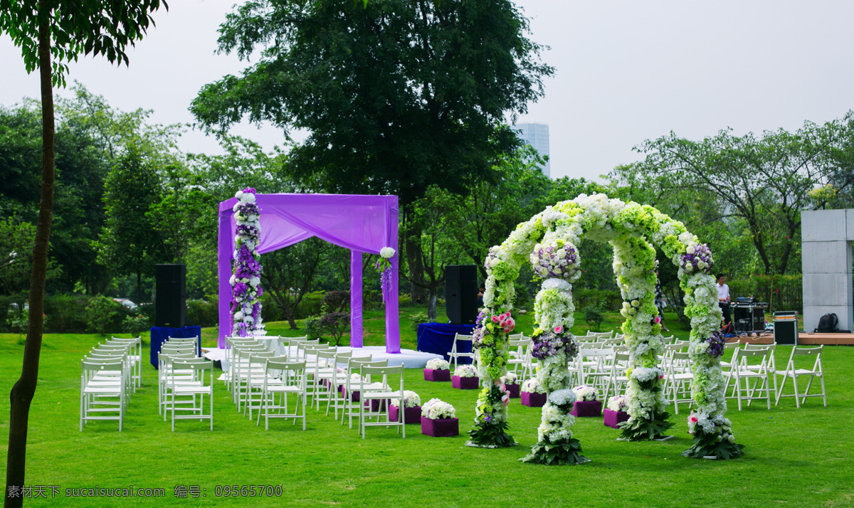 草坪婚礼 结婚 场地 草坪 婚礼 美景 婚外婚礼 鲜花 拱门 自然景观