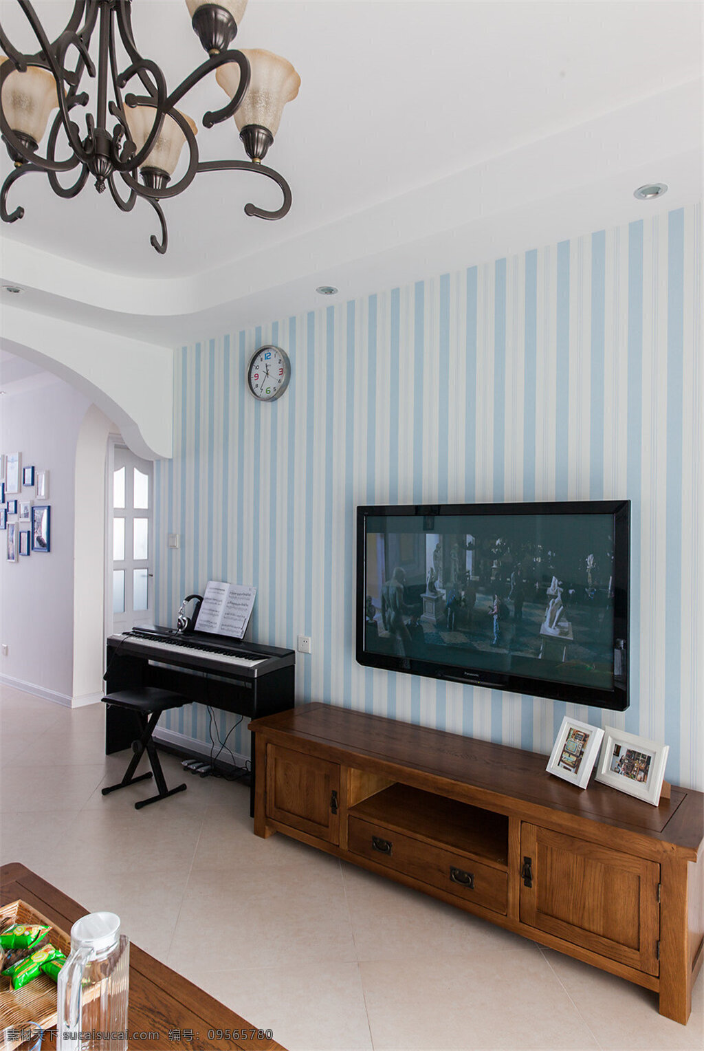 时尚 温馨 清新 客厅 钢琴 挂钟 高清 电视机 装修 效果图 玄关