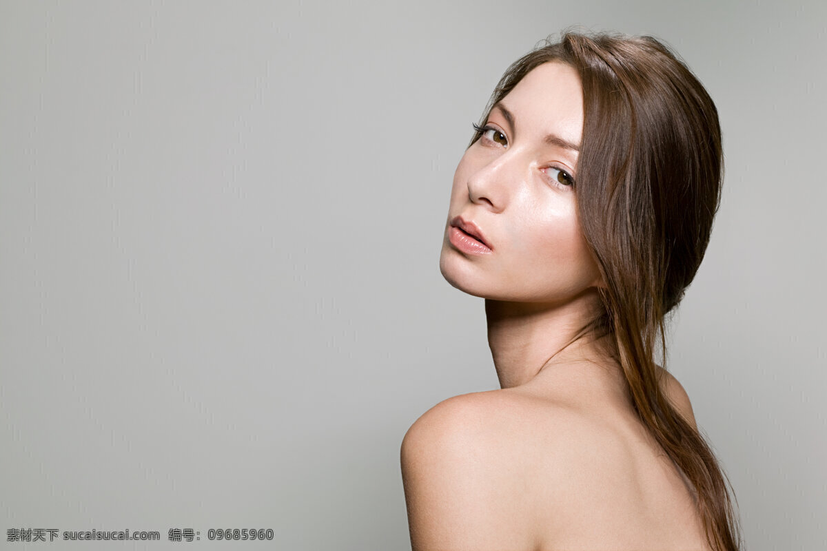 外国 美女 背部 特写 国外美女 性感 背部特写 美女写真 人物 模特 直发 秀发 发丝 广告 肌肤 干净 清爽 化妆品 人物摄影 人物图库 美容 美发 红唇 仰头 高清图片 美女图片 人物图片