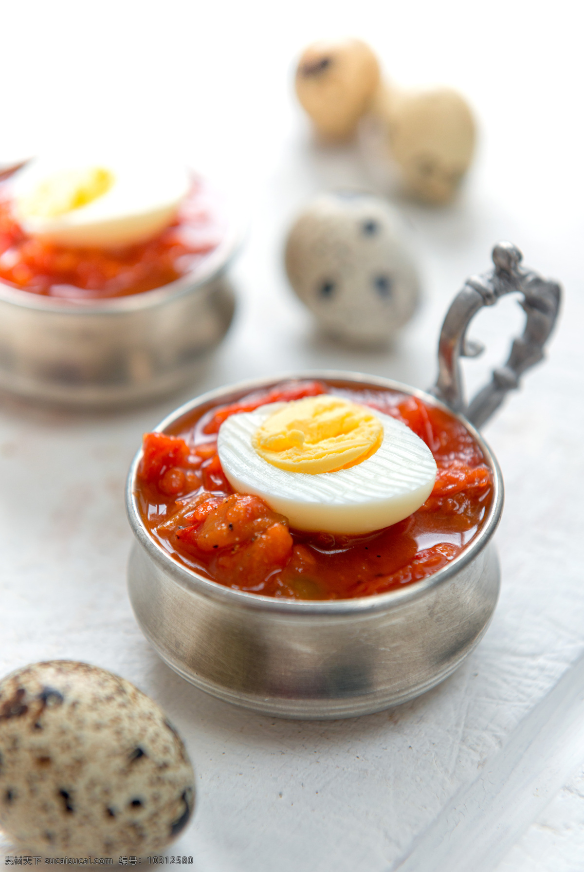 西红柿 上 半 鹌鹑 蛋 蔬菜 鹌鹑蛋 煮蛋 早餐 食品 美食图片 餐饮美食