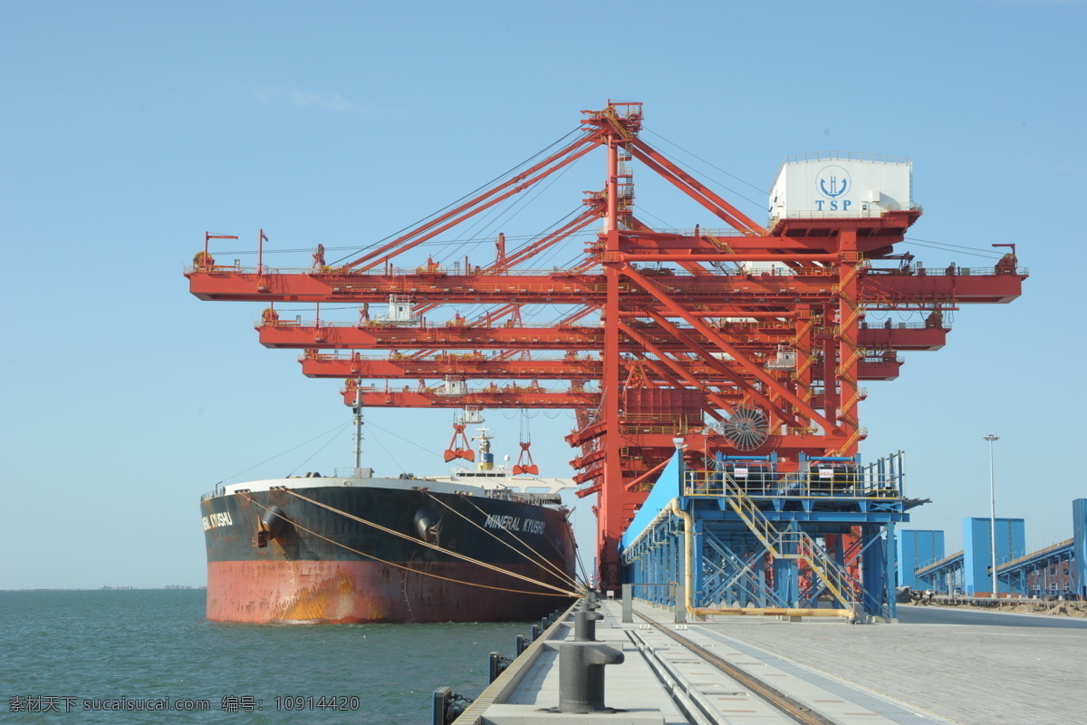 码头塔吊 码头 风景 海水 塔吊 蓝天 工业生产 现代科技