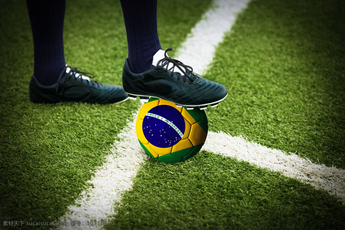 踩 脚下 足球 世界杯 足球场 草坪 球员 体育运动 生活百科