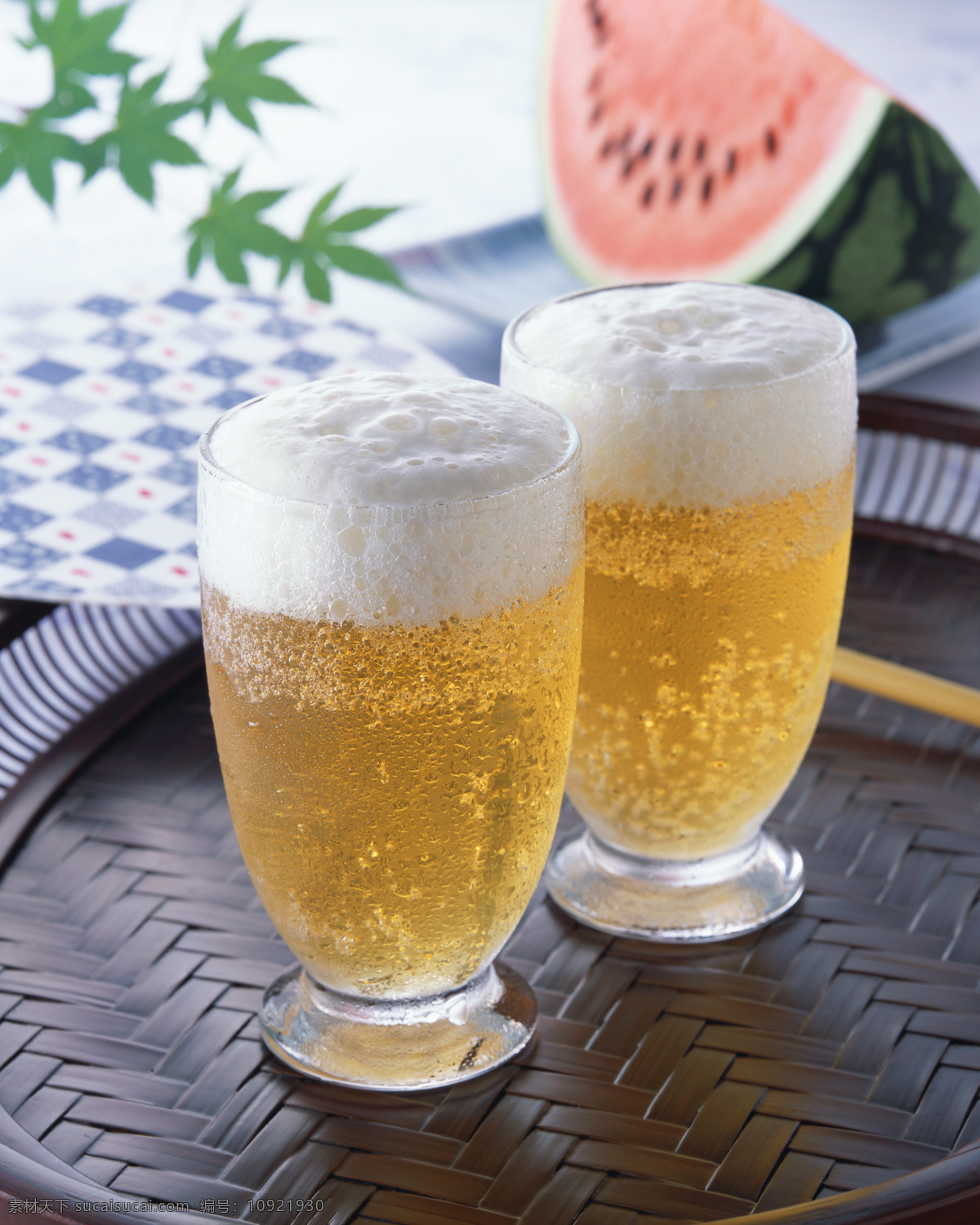 啤酒 餐饮美食 酒杯 绿叶 西瓜 饮料酒水 竹盘 矢量图 日常生活