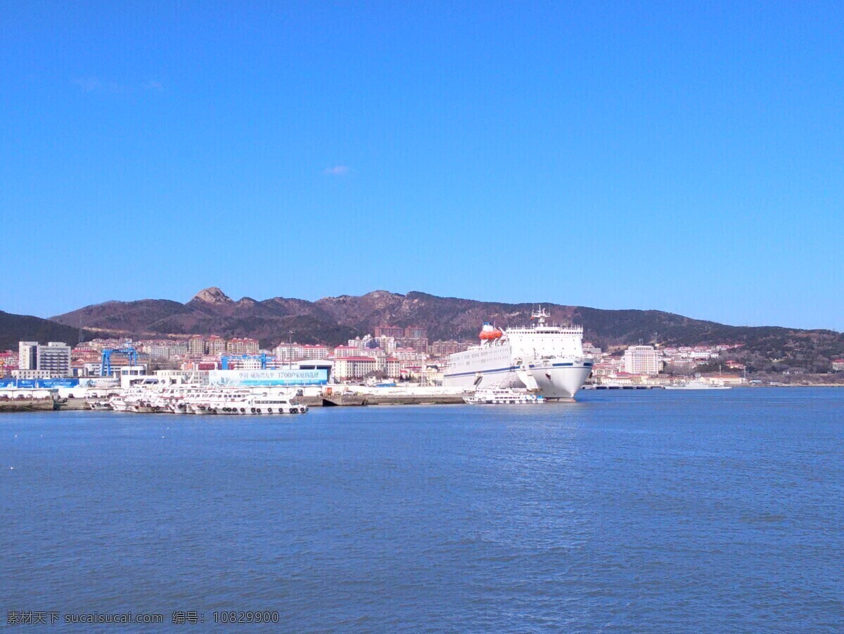 威海大海 威海 海边 蓝天 蓝天白云 干净清新 海面 海平面 船 旅游照片 旅游摄影 自然风景