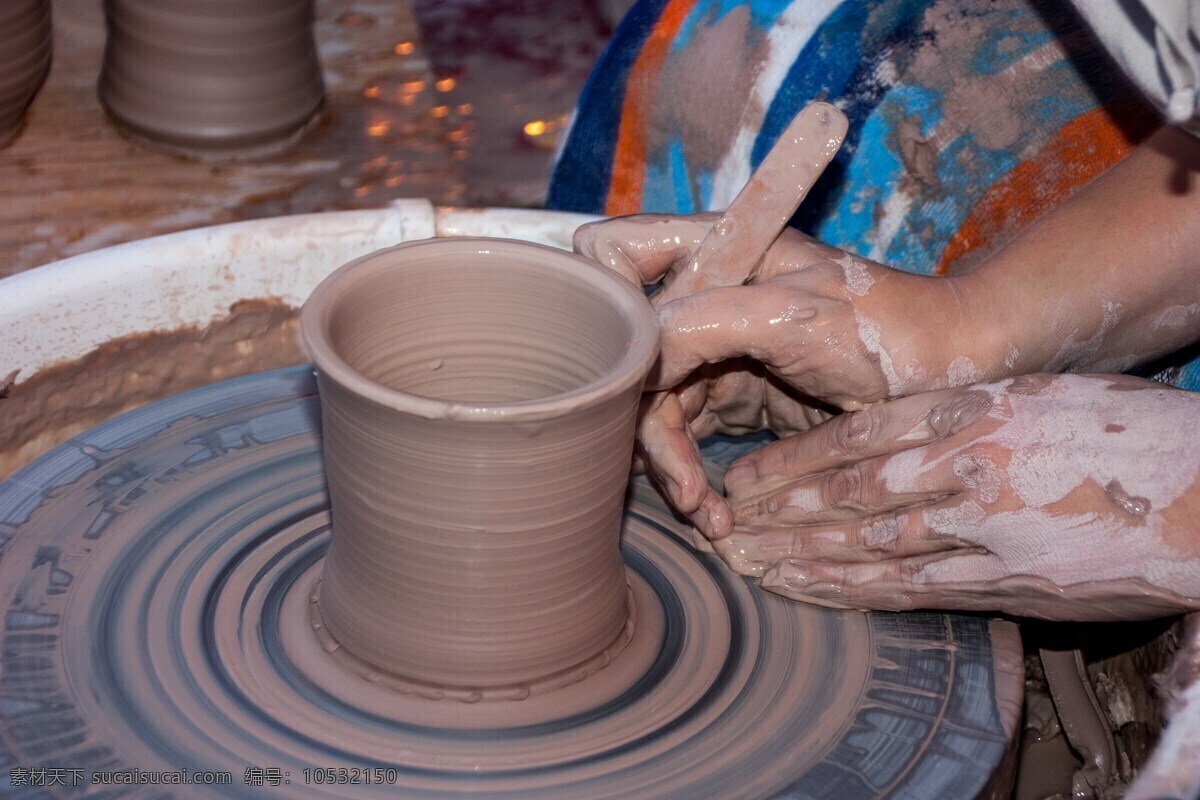 陶艺 制陶 制作 定制 纯手工 旋转 工作台 雕琢 精细 巧手 工艺 传统 文化艺术 传统文化