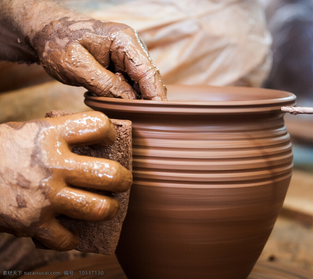双手 陶器 陶罐器皿 手势 陶艺 陶瓷 陶瓷制作 瓷器 传统工艺品 其他类别 生活百科