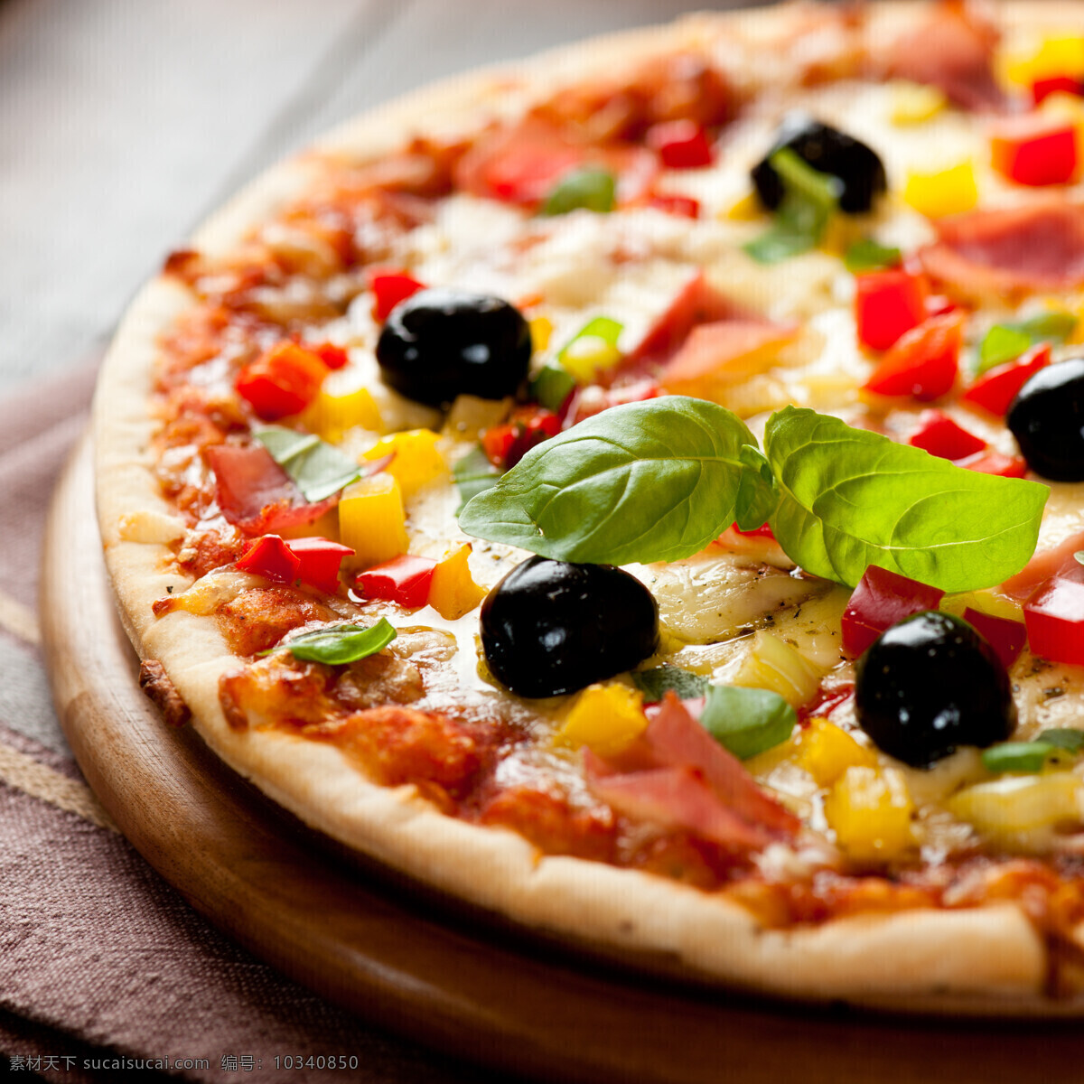 意大利 披萨 意大利披萨 洋葱 番茄 西红柿 国外美食 美味 外国美食 餐饮美食