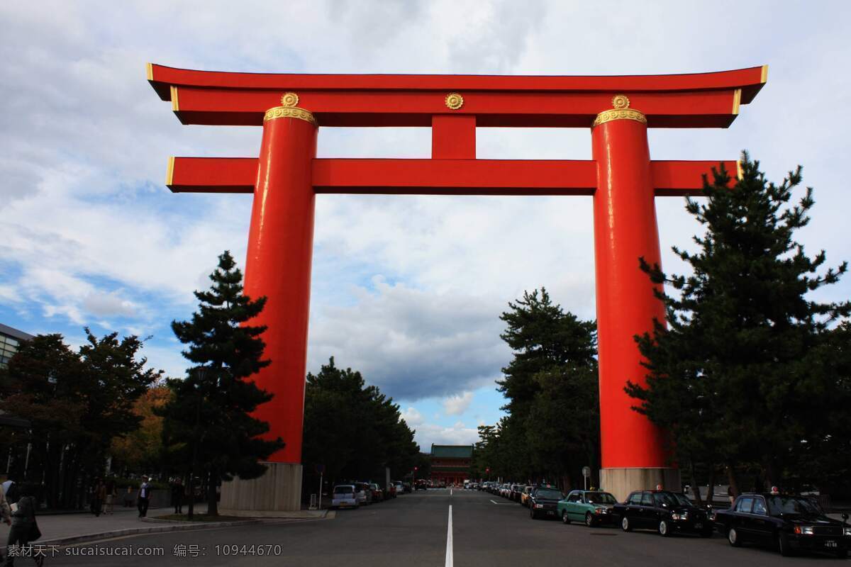 平安神宫鸟居 平安神宫 大鸟居 日本 旅游 景观 景象 植物 天空 云彩 寺院 庙宇 宫院 花草 树木 国外旅游 旅游摄影