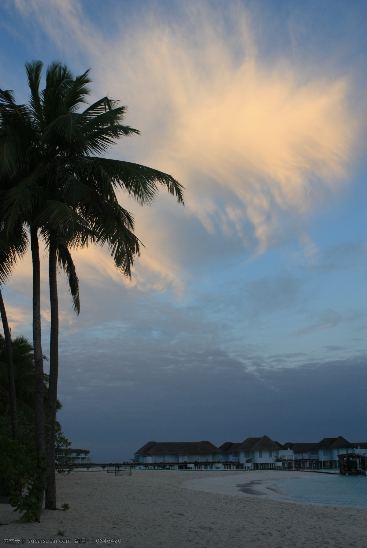 马尔代夫 风景图片 彩云 国外旅游 海滩 黄昏 旅游摄影 沙滩 马尔代夫风景 水屋 椰树 psd源文件