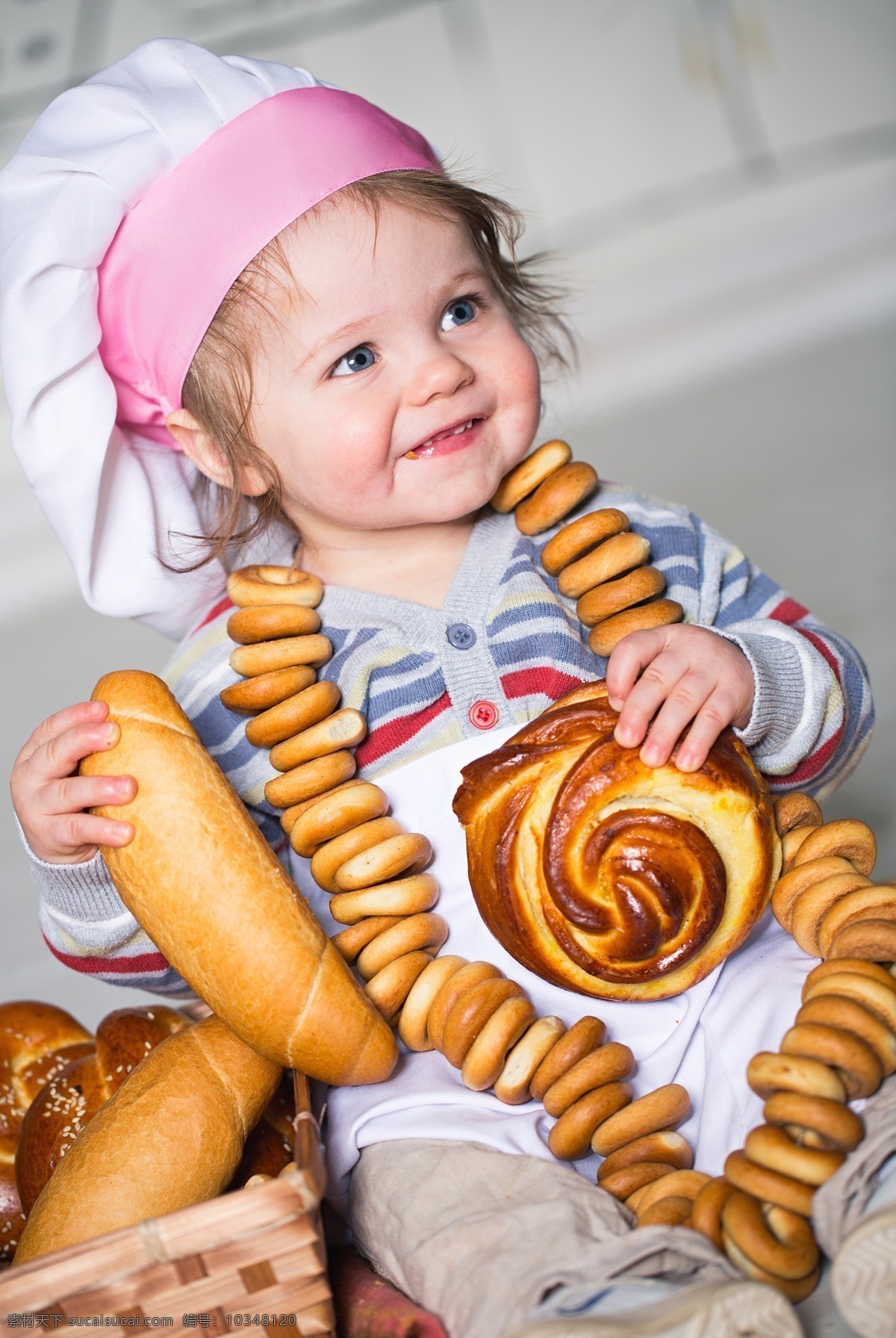 面包 孩子 食物 美食 微笑 儿童 儿童图片 人物图片