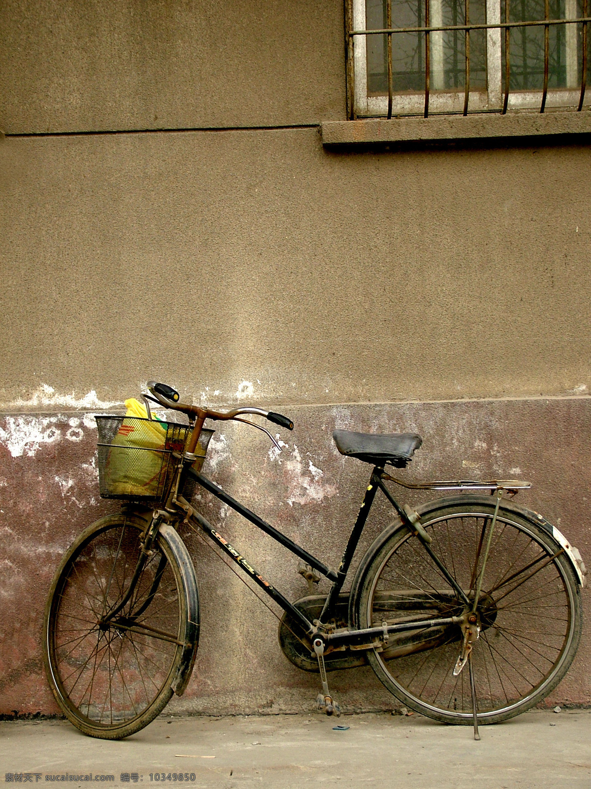 破旧自行车 自行车 破旧 交通工具 现代科技