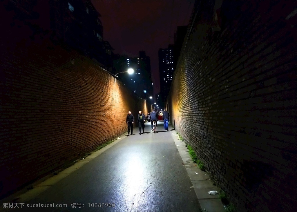 昏暗的道路 道路 昏暗 灯光 行人 夜色 建筑景观 自然景观