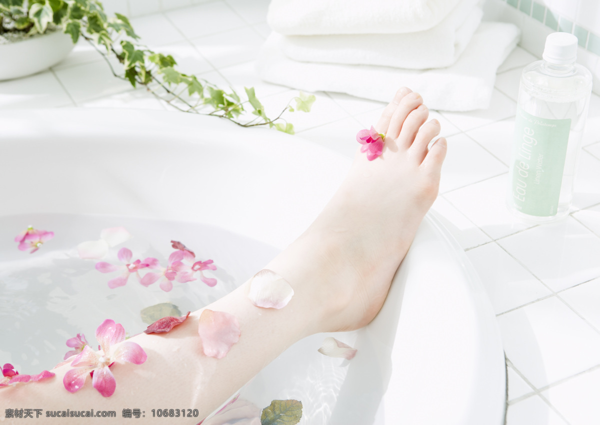 美足 美腿 纤纤玉足 洗浴 浴缸 泡澡 生活 情调 情趣 花瓣 玫瑰 温水 生活意境摄影 生活百科 家居生活
