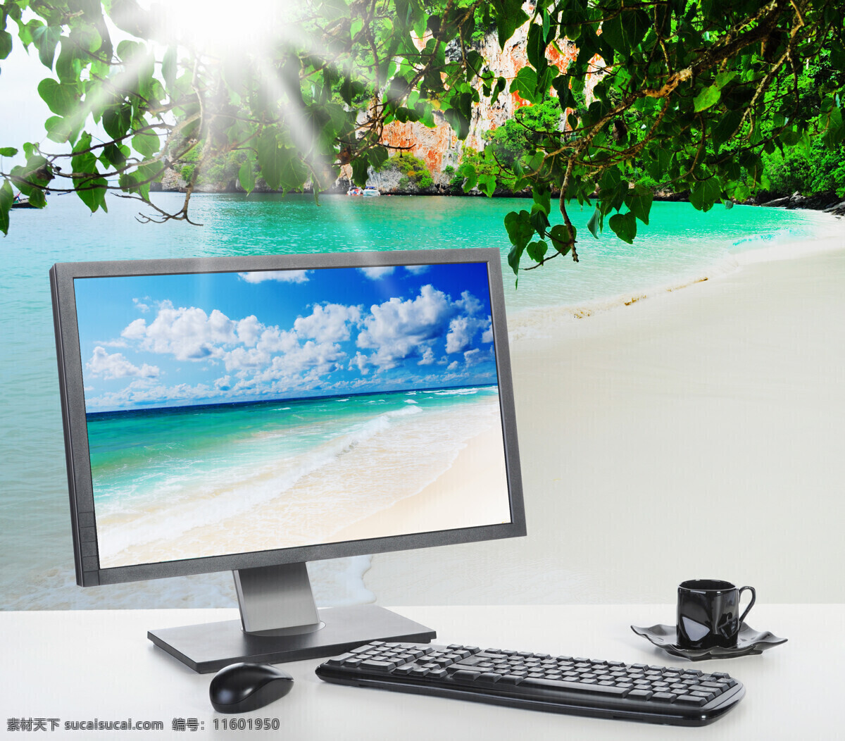 大海 电脑 显示器 树 阳光 沙滩 键盘 咖啡杯 大海图片 风景图片