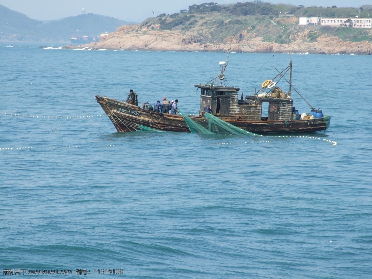 浮山 湾里 打渔 船 青岛 浮山湾 渔船 船员 收网 碧海 远山 青岛美景 国内旅游 旅游摄影