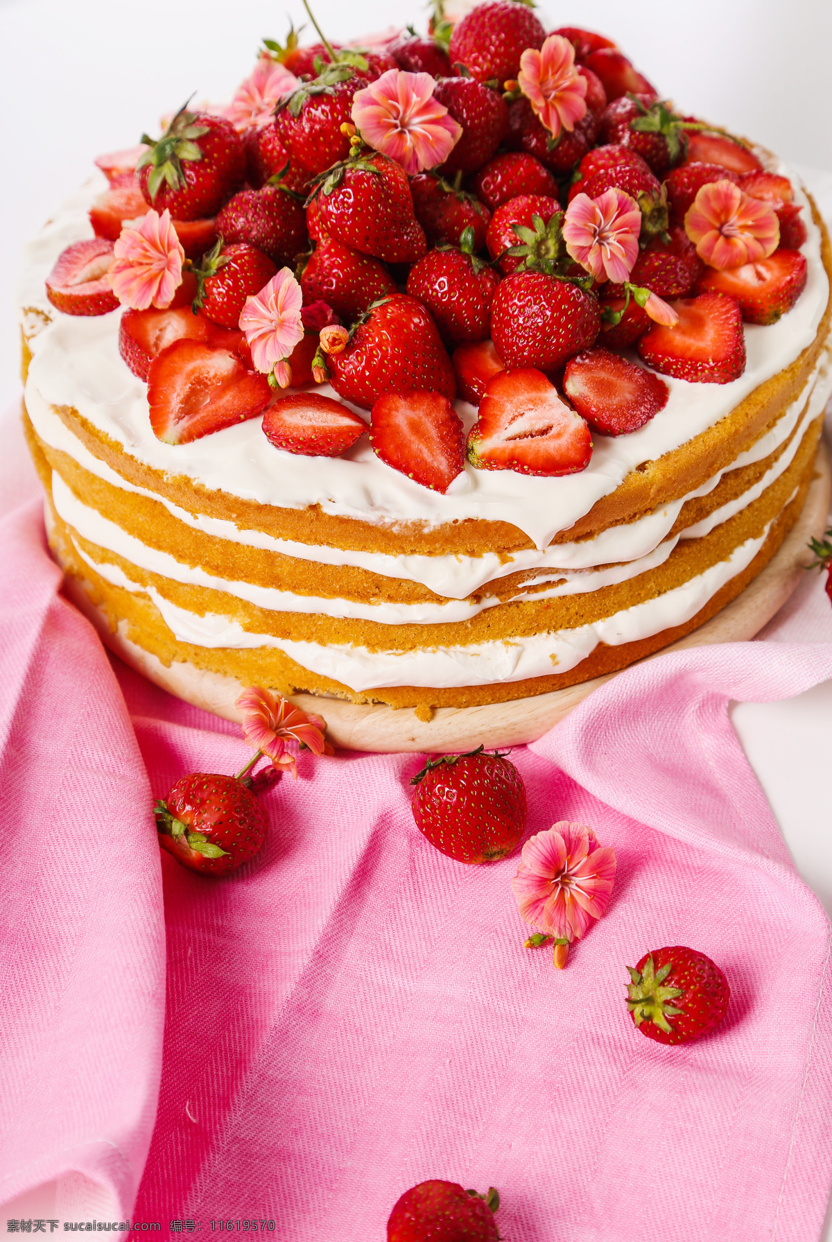 草莓 蛋糕 美味 草莓蛋糕 水果蛋糕 甜品 美食 食物摄影 生日蛋糕图片 餐饮美食