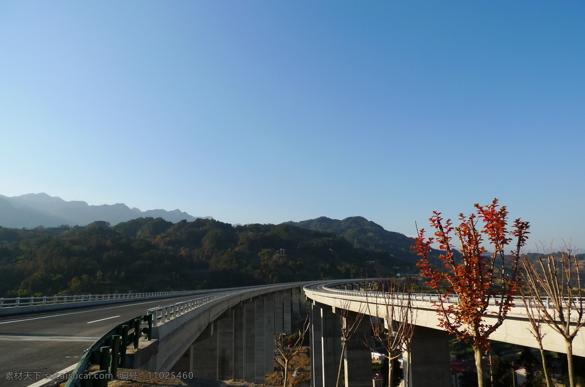 高速公路 三峡 翻 坝 高架桥 公路景观 公路 护栏 山 路面 绿化 交通工具 现代科技