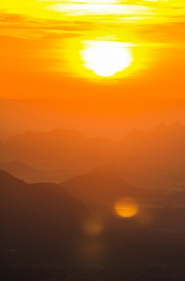 日出图片 日出 朝阳 朝霞 夕阳 晚霞 阳光 霞光 山脉 远山 山峰 天空 白云 云朵 云海 风景 自然景观 自然风景