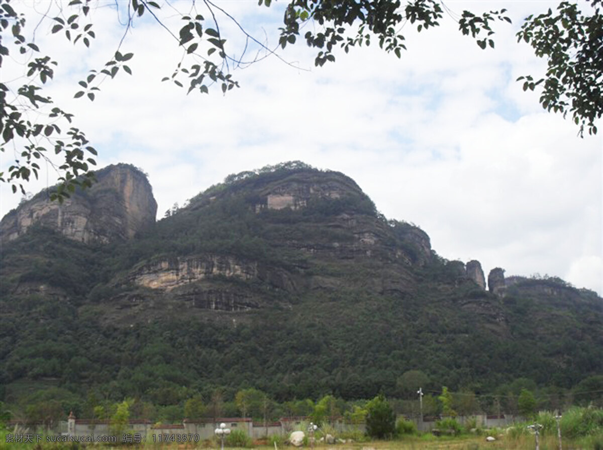 美丽 风景 蓝天白云 山峰 树叶 生活 旅游餐饮