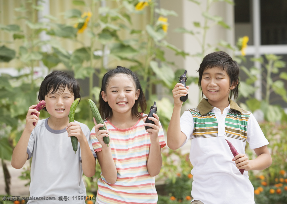 手 蔬菜 学生 儿童 男生 女生 小孩 黄瓜 茄子 地瓜 人物素材 高清图片 生活人物 人物图片