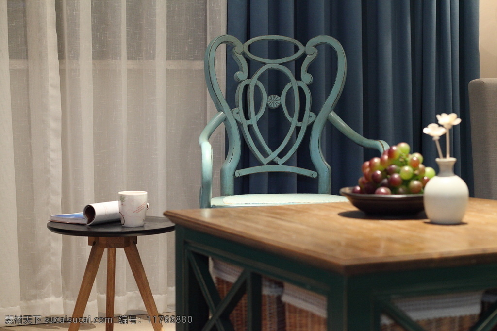 现代 时尚 墨 蓝色 窗帘 客厅 室内装修 效果图 薄纱窗帘 客厅装修 木制餐桌 深色凳子