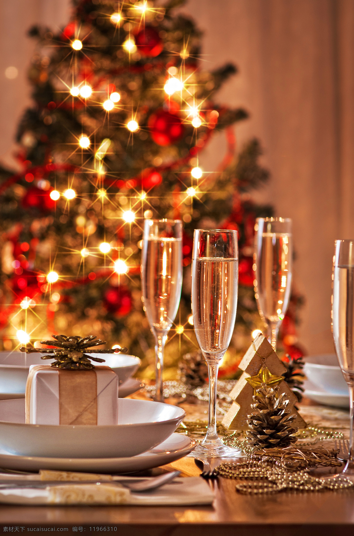 圣诞 礼物 香槟 圣诞礼物 礼包 圣诞节香槟 美酒 高脚杯 松果 节日庆典 生活百科 棕色