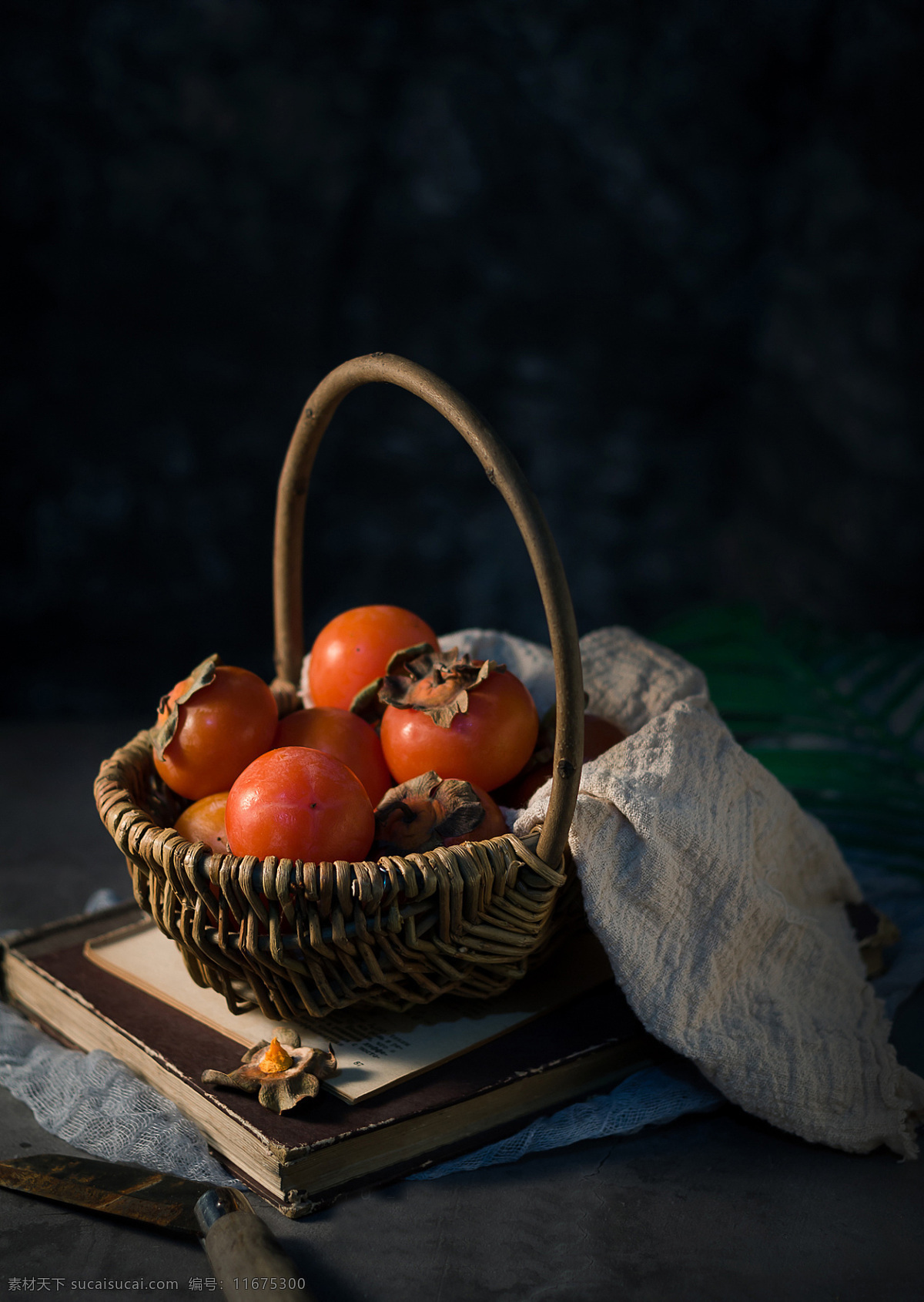 一篮子柿子 水果 美味 新鲜 秋天 篮子 柿子 生物世界