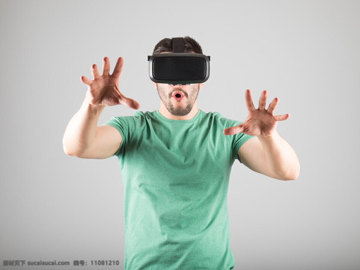 vr穿戴设备 vr眼镜 vr技术 虚拟现实技术 虚拟现实 vr vr人物 vr男性 尝试vr技术 穿戴vr眼镜 佩戴vr眼镜 戴vr眼镜 vr一体机 3d眼镜 3d虚拟现实 3d模拟 现实模拟 生活百科 娱乐休闲