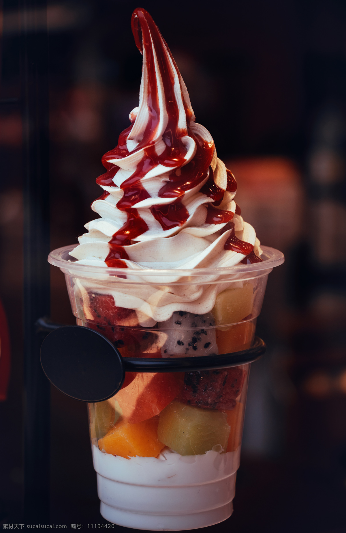 水果圣代 甜 冷 冰 水果 圣代冰淇凌 水果冰淇淋 水果奶油 餐饮美食 西餐美食