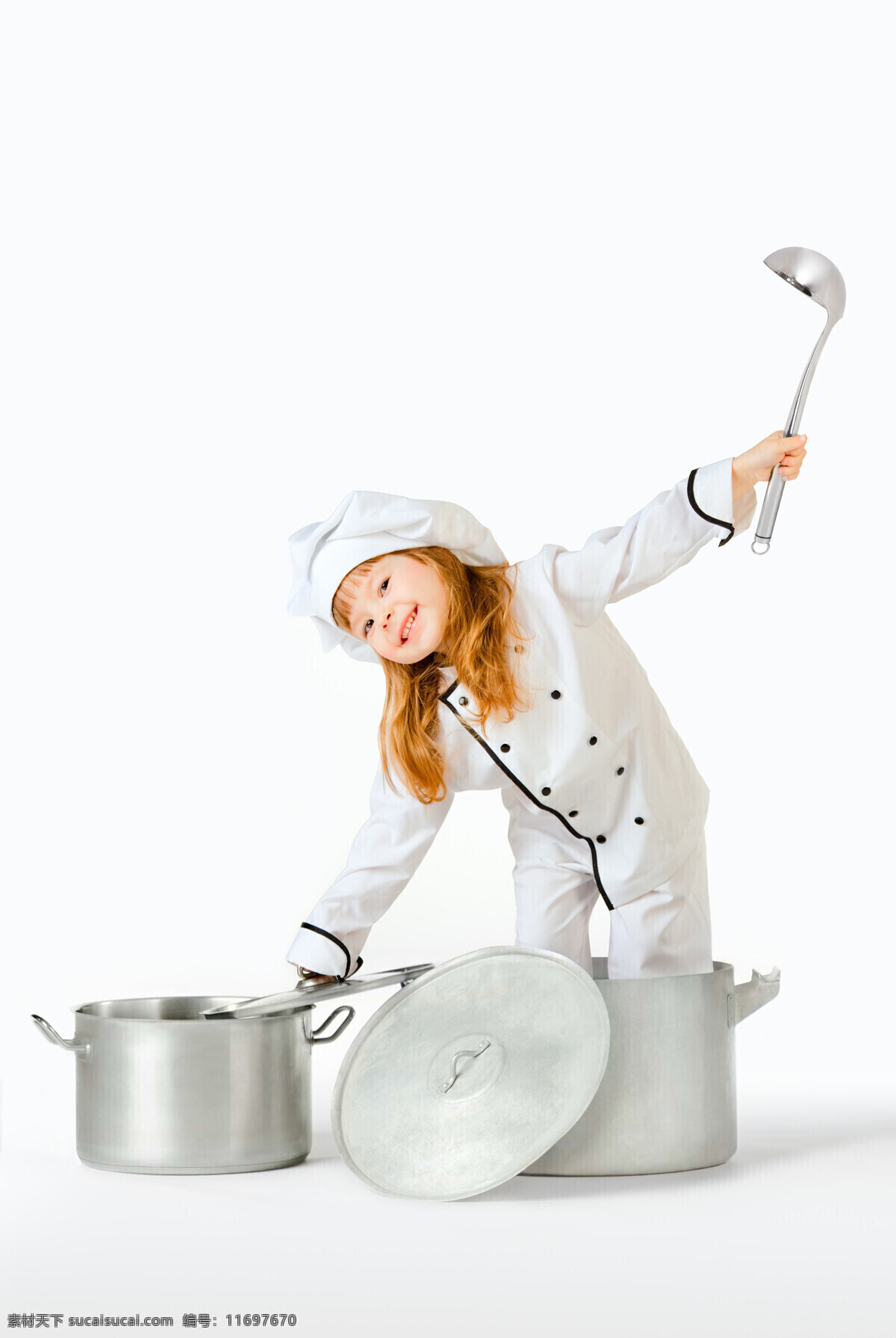 勺子 外国 小女孩 外国小女孩 厨师服 职业装 锅 蒸锅 职业人物 人物摄影 商务人士 人物图片