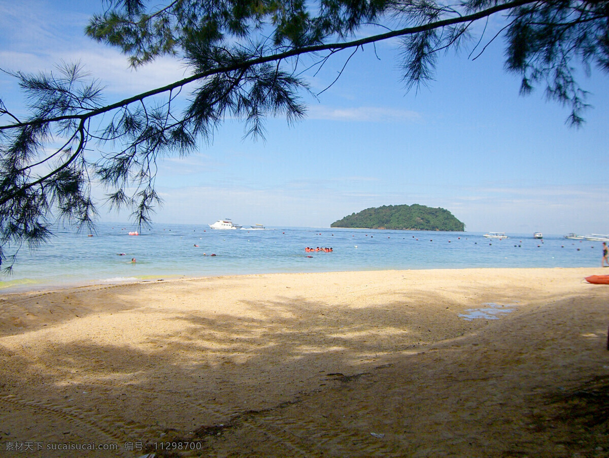 美丽 海滩 白云 大海 岛屿 海景 蓝天 旅游摄影 绿山 美丽海滩 热带 沙滩 树影 自然风景 风景 生活 旅游餐饮