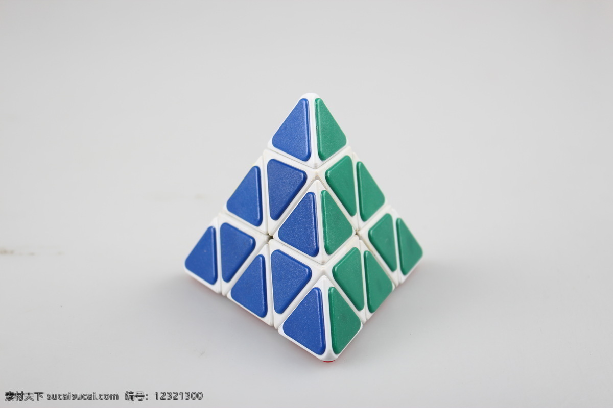 立方体 魔方 色彩斑斓 色块 生活百科 娱乐休闲 三角形 三角形魔方 三阶魔方 益智玩具 psd源文件