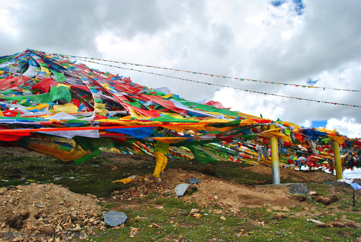 西藏 西藏经番 西藏经文 西藏五彩哈达 西藏山峦 西藏田园 西藏蓝天 西藏夏天 西藏光影 西藏高清图片 旅游摄影 国内旅游 高原 西藏风景 蓝天 白云 绿草地 自然景观 自然风景 白色