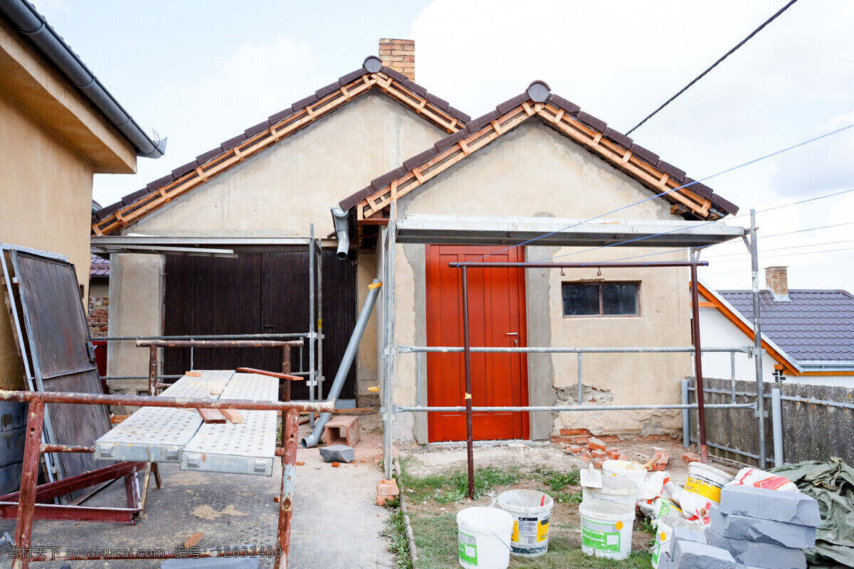 正在 装修 住房 房屋 建筑 梯架 植物 窗户 蓝天 建筑设计 环境家居