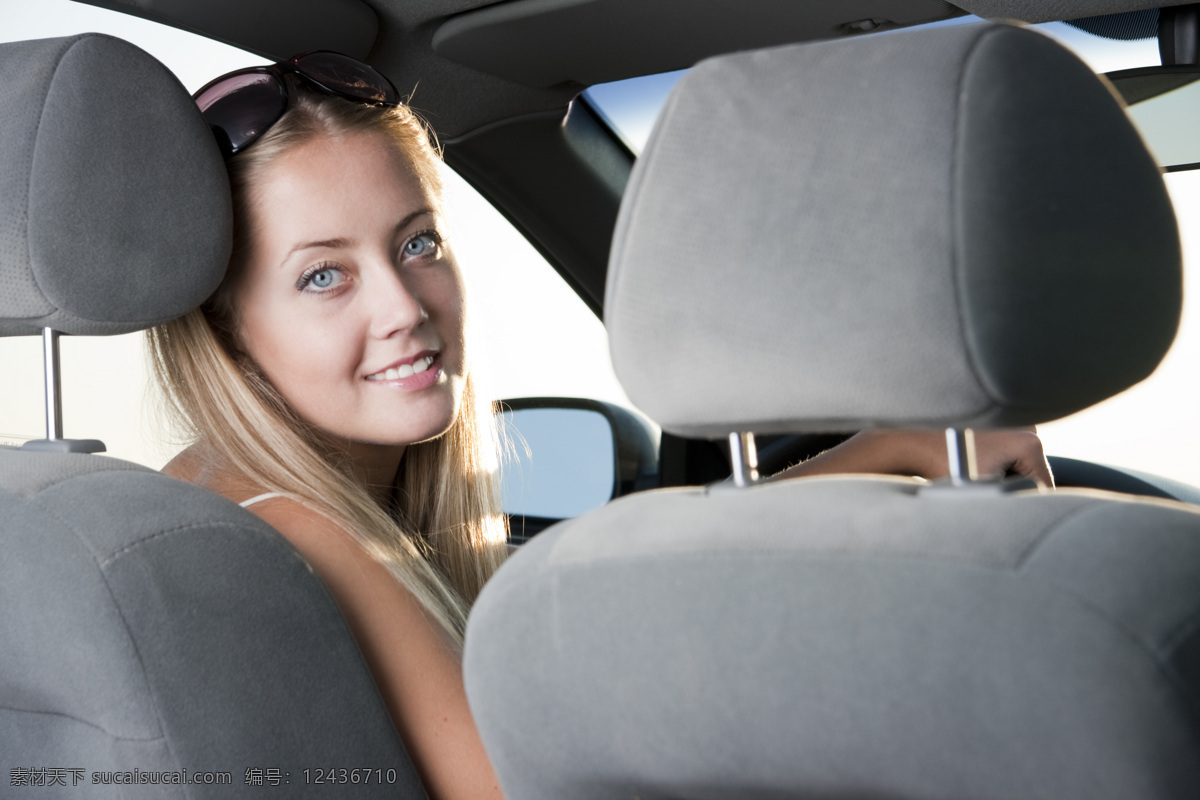 坐在 车里 后 看 外国 美女图片 美女 外国美女 时尚美女 性感美女 墨镜 黄头发 汽车 私家人 交通工具 人物摄影 人物图片