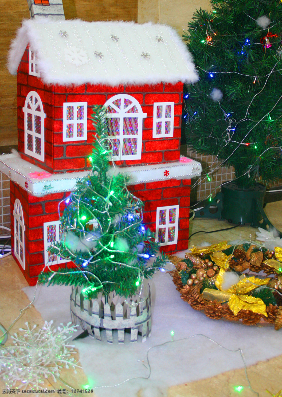白色 灯 房子 红色 生活百科 圣诞 圣诞树 圣诞用品 雪花 糖果 娱乐休闲 矢量图 其他矢量图