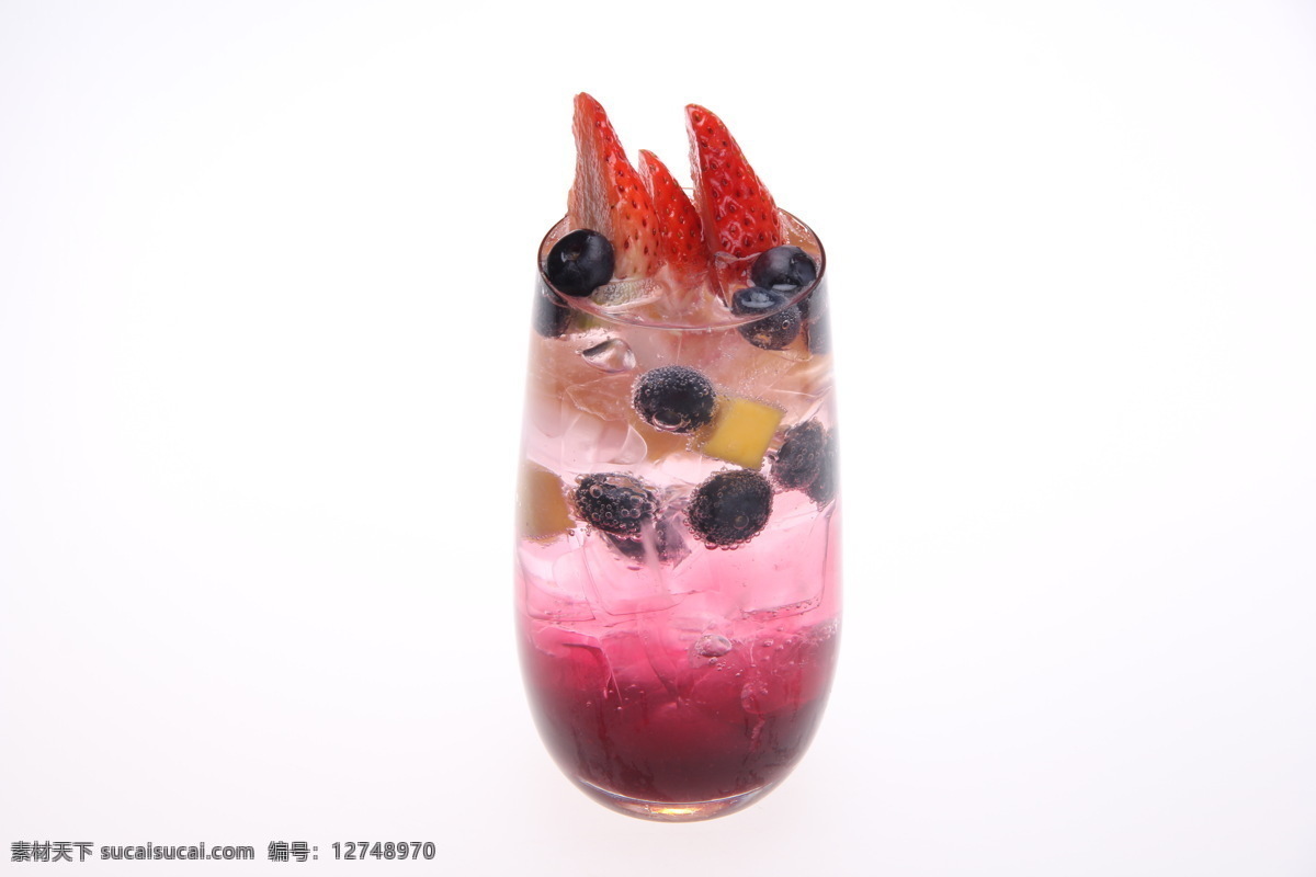 饮品照片 饮品 冷饮 汽水 气泡水 果汁 草莓 蓝莓 冰块 餐饮美食 饮料酒水