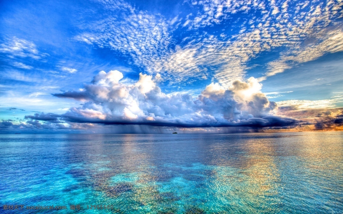 蓝天 白云 下水 天 相接 唯美 意境 水面 背景图片