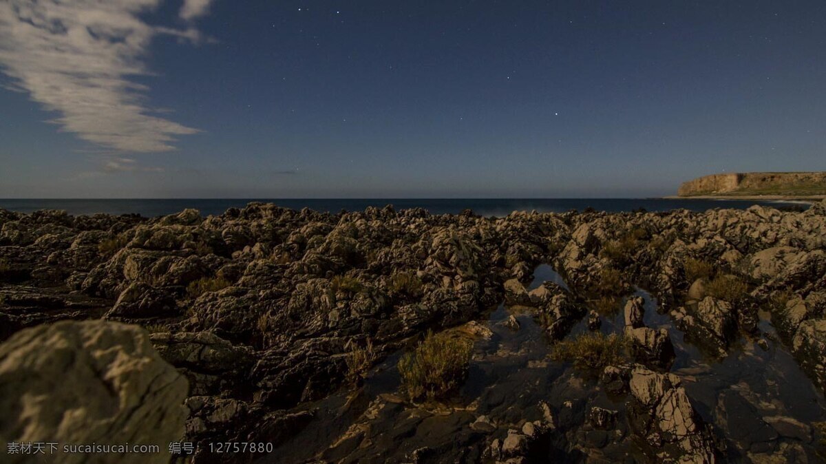 岩石 海岸 夜晚 海 景观 自然 延时 时间流逝 时光倒流 多石的 星星 夜 移动拍摄 摄影机的运动 滑动镜头 滑块 多莉 晴朗的天空 海岸线 低角度 欧洲 意大利 西西里岛 圣维托角