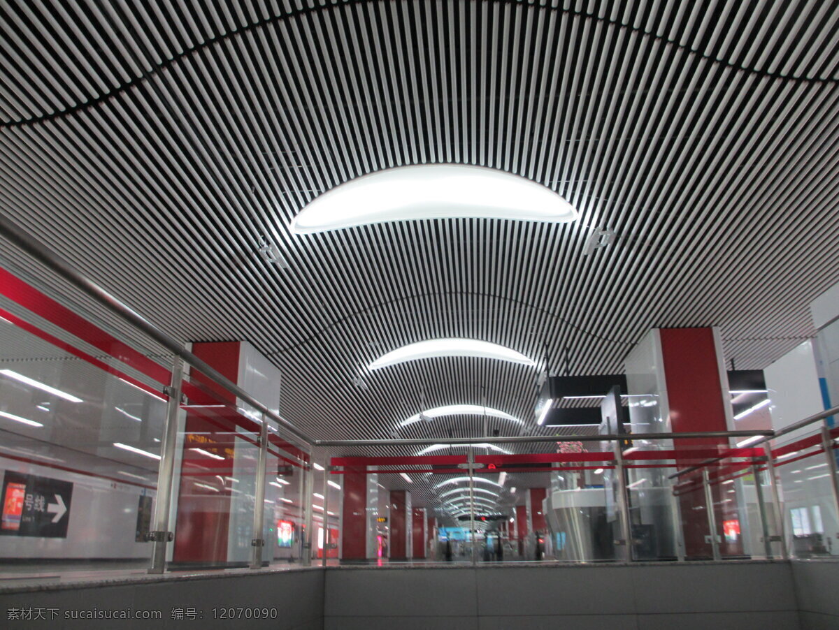 上海地铁站 铝装饰 新型灯饰 地铁站灯饰 灯饰 地铁照明 建筑摄影 建筑园林