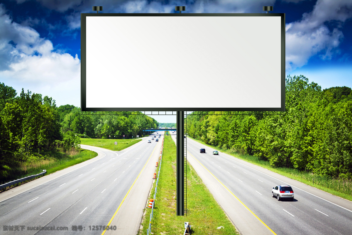 公路巨幅广告 户外 户外广告 空白广告牌 巨幅广告牌 公路广告 高速公路 树林 其他类别 生活百科 白色