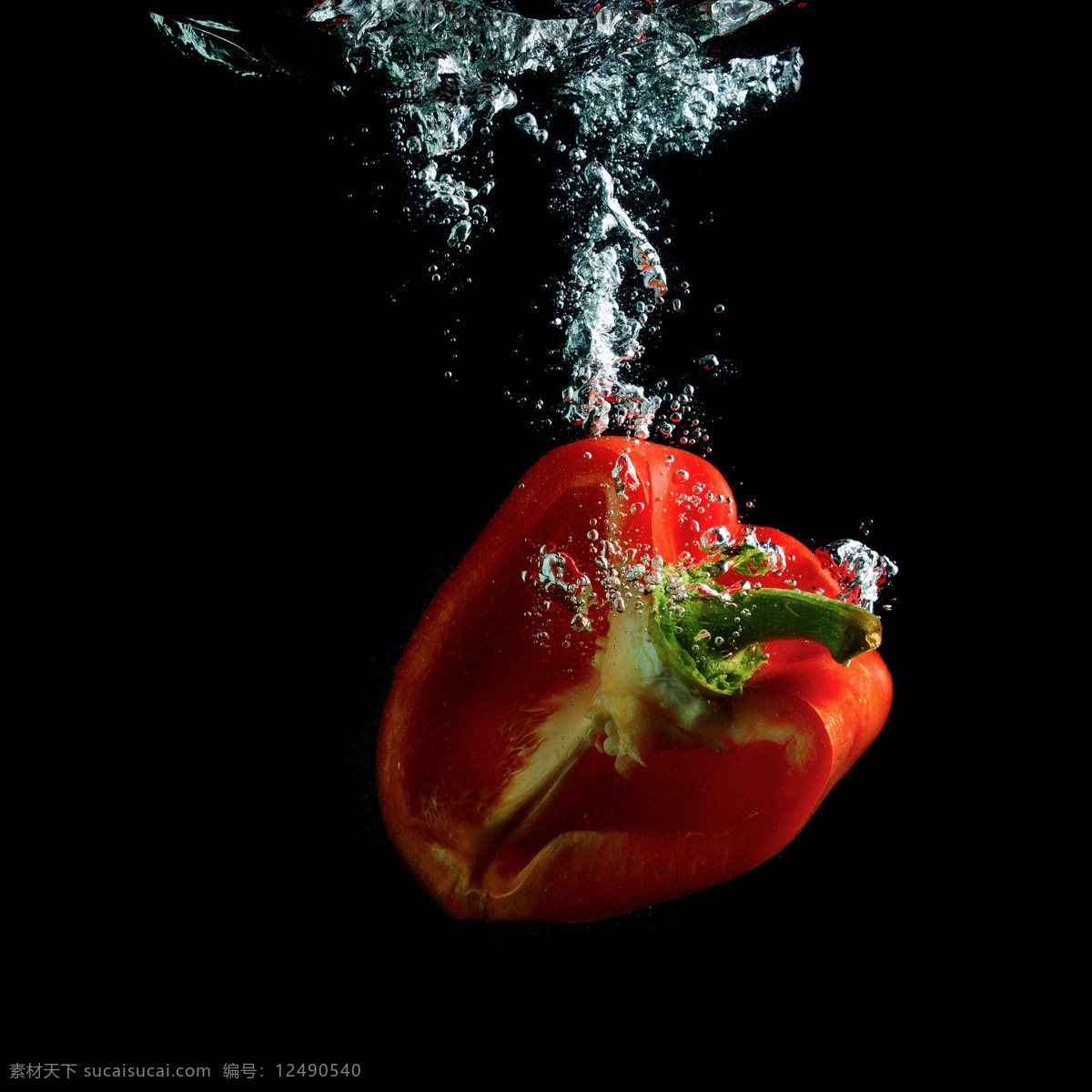 落入 水中 辣椒 掉 进水 里 蔬菜 放入 落入水中 新鲜蔬菜 动感水花 泡沫 水泡 水珠 蔬菜图片 餐饮美食