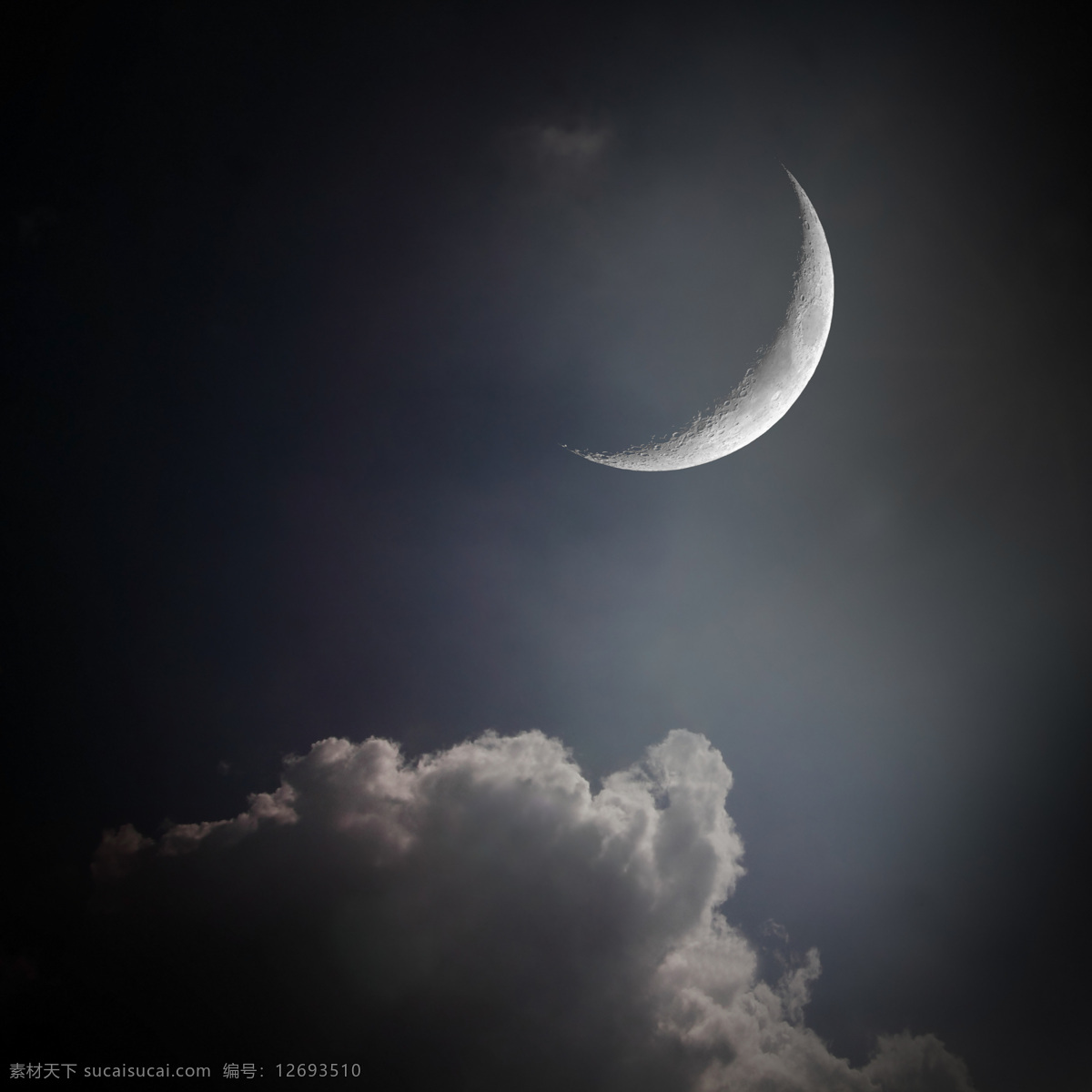 月亮 下 云层 云层摄影 自然景观 月色 月亮摄影 月亮素材 弯月 山水风景 风景图片