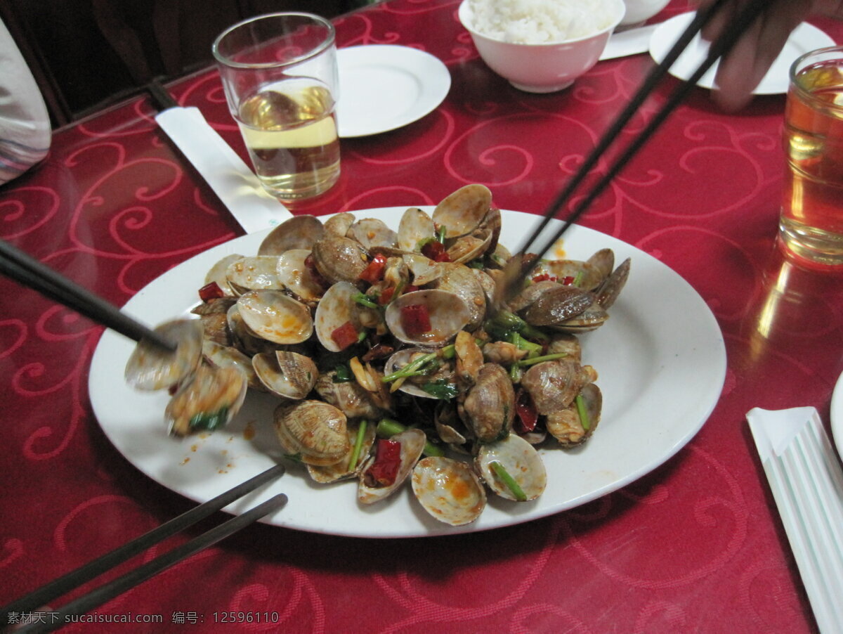 蚬子 餐饮美食 传统美食 好吃 筷子 美食 啤酒 红桌布 矢量图 日常生活