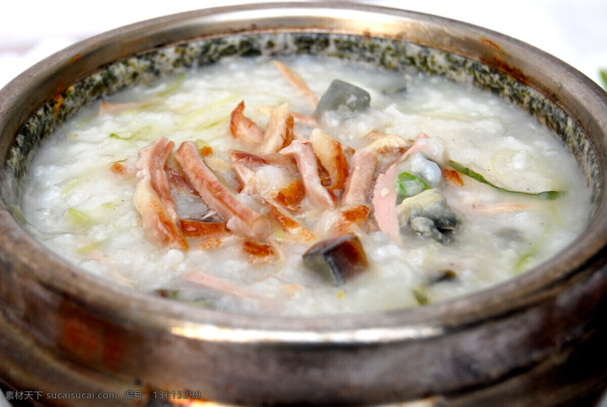 皮蛋酱鸭粥 酱鸭 皮蛋 生菜丝 葱花 白米 铁锅 传统美食 餐饮美食