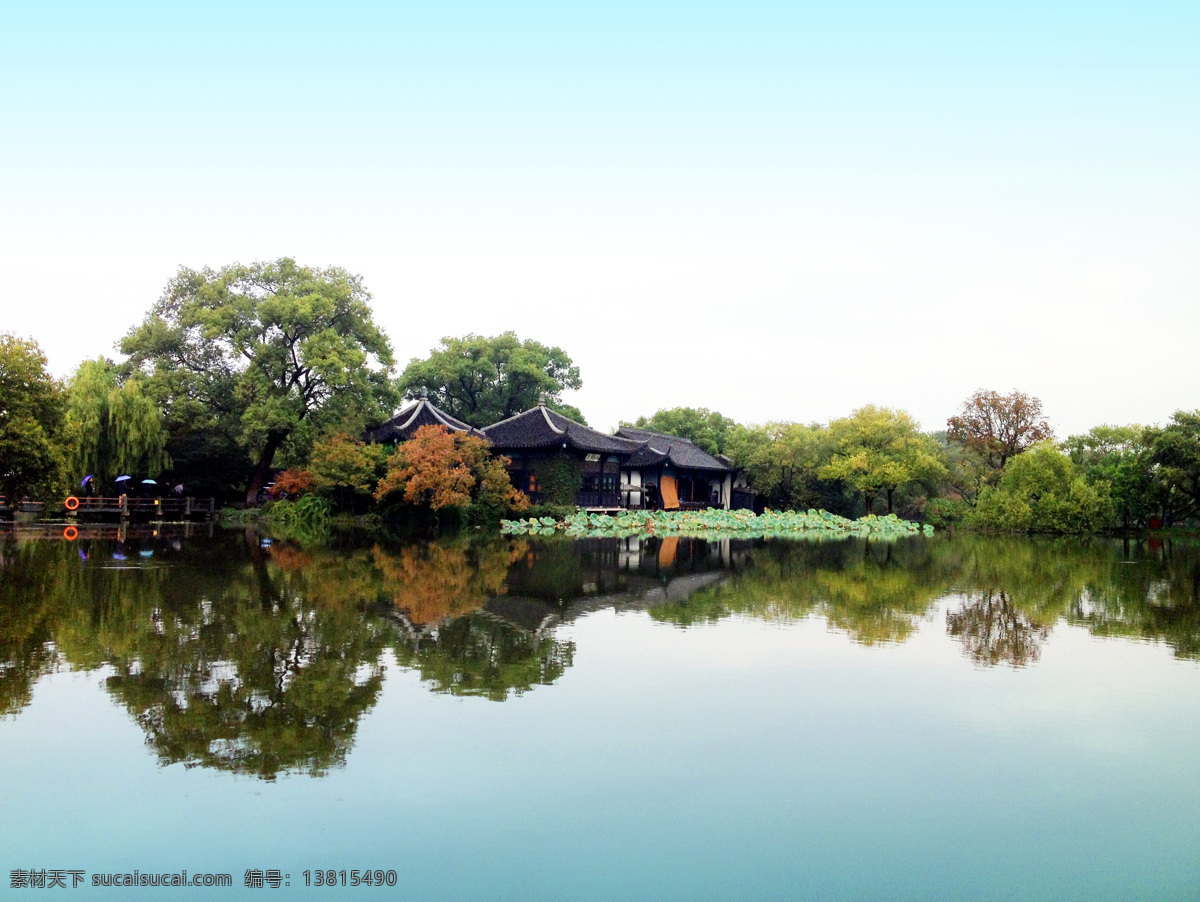 西湖 杭州 荷花 古宅 古代建筑 古代房屋 倒影 植物 树林 美景 雅致 湖边景色 红叶 古代庭院 古代园林 园林景观 摄影图库 国内旅游 旅游摄影