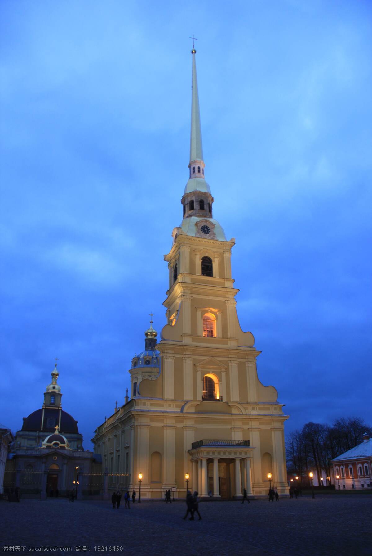俄罗斯的建筑 塔式 建筑 黄色 蓝天 灯光 尖顶 俄罗斯 照片 国外旅游 旅游摄影 蓝色